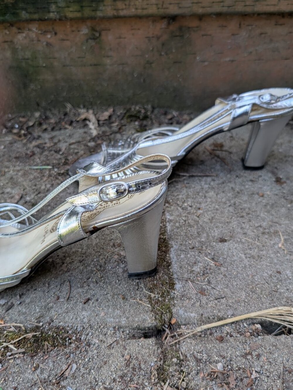 Made in Italy vintage Easy Street strappy slingback silver heels size 9 - Picture 3 of 5